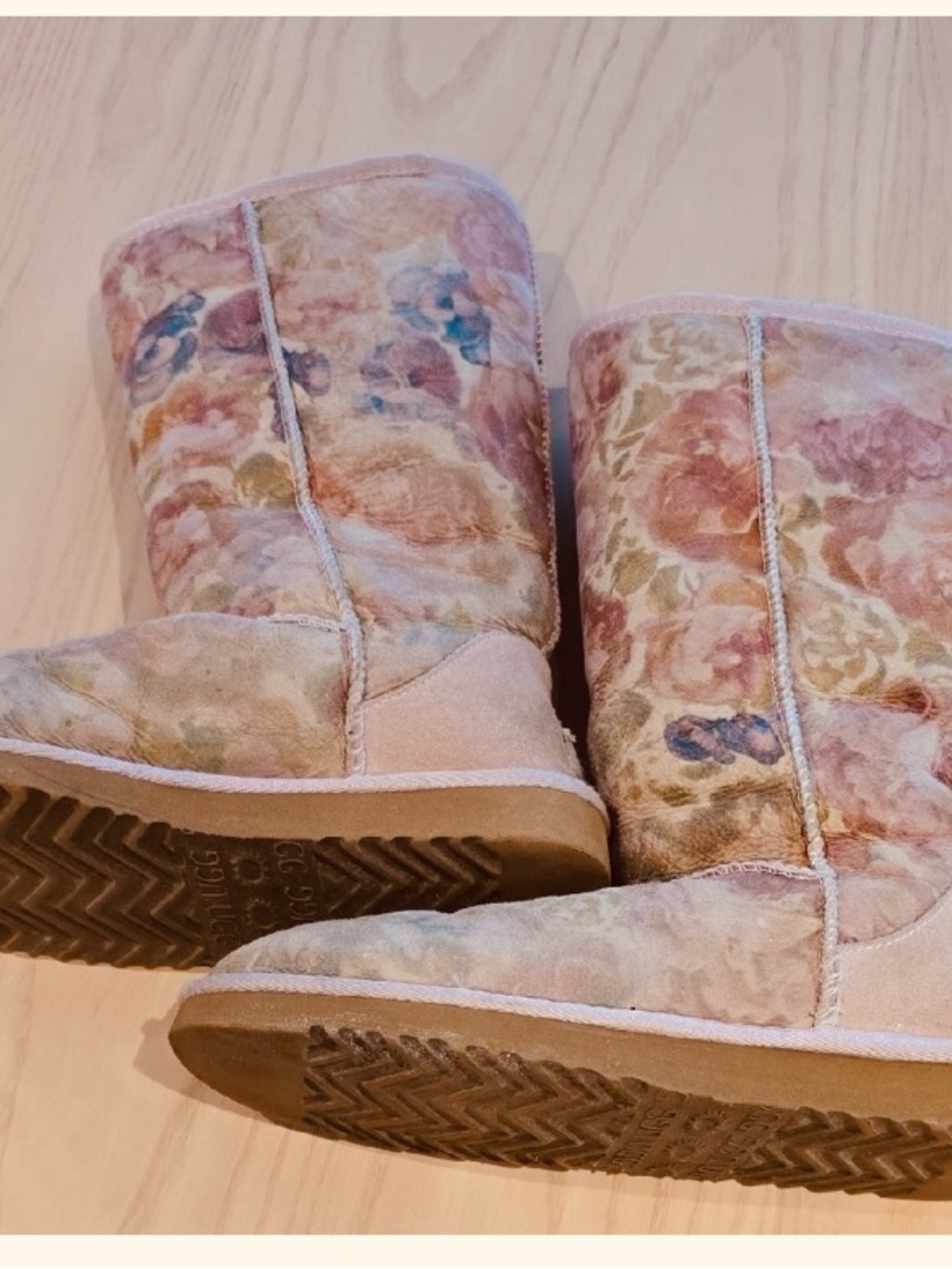 UGG Australia Vintage Retired Floral Boots- - Summer Fashion Fab! - Picture 5 of 9